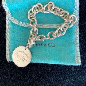 Tiffany & Co - Return to Tiffany Round Tag Bracelet, Silver with Pouch.